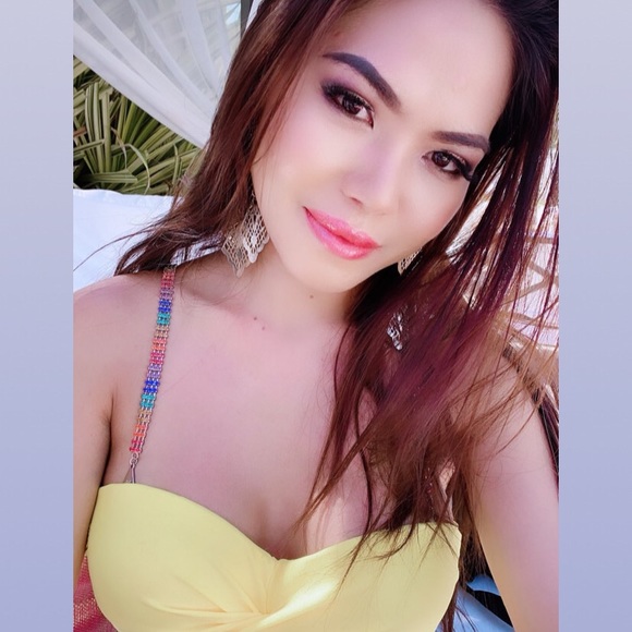 Bra strap hanging out? Why Not Make It Count! - Picture 6 of 8